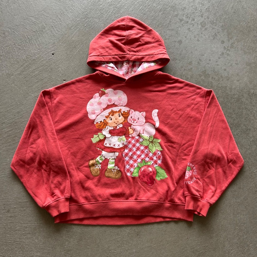 Strawberry Shortcake Sweatshirt Womens Medium Red 2024 Hoodie Graphic Cat Kitten